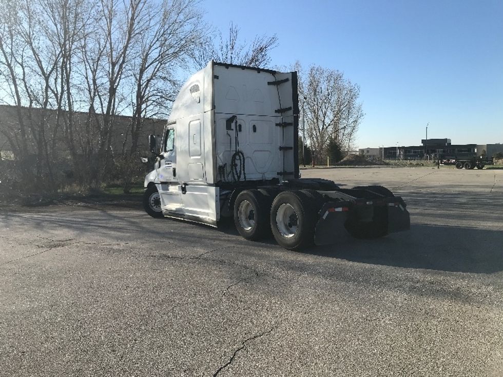 Sleeper Tractor-Heavy Duty Tractors-Freightliner-2022-T12664ST-East Chicago-IN-503,109\n\t\tmiles-$ 66,000 - Image 5