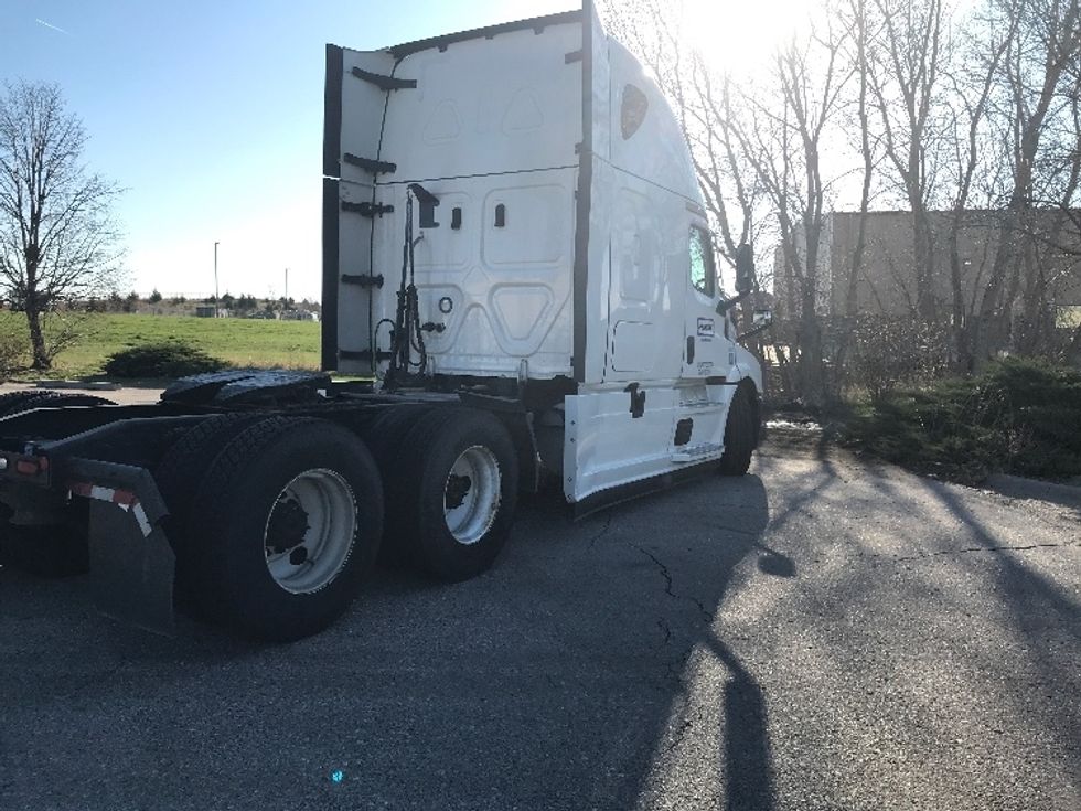 Sleeper Tractor-Heavy Duty Tractors-Freightliner-2022-T12664ST-East Chicago-IN-503,109\n\t\tmiles-$ 66,000 - Image 7