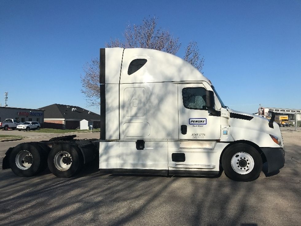 Sleeper Tractor-Heavy Duty Tractors-Freightliner-2022-T12664ST-East Chicago-IN-503,109\n\t\tmiles-$ 66,000 - Image 8
