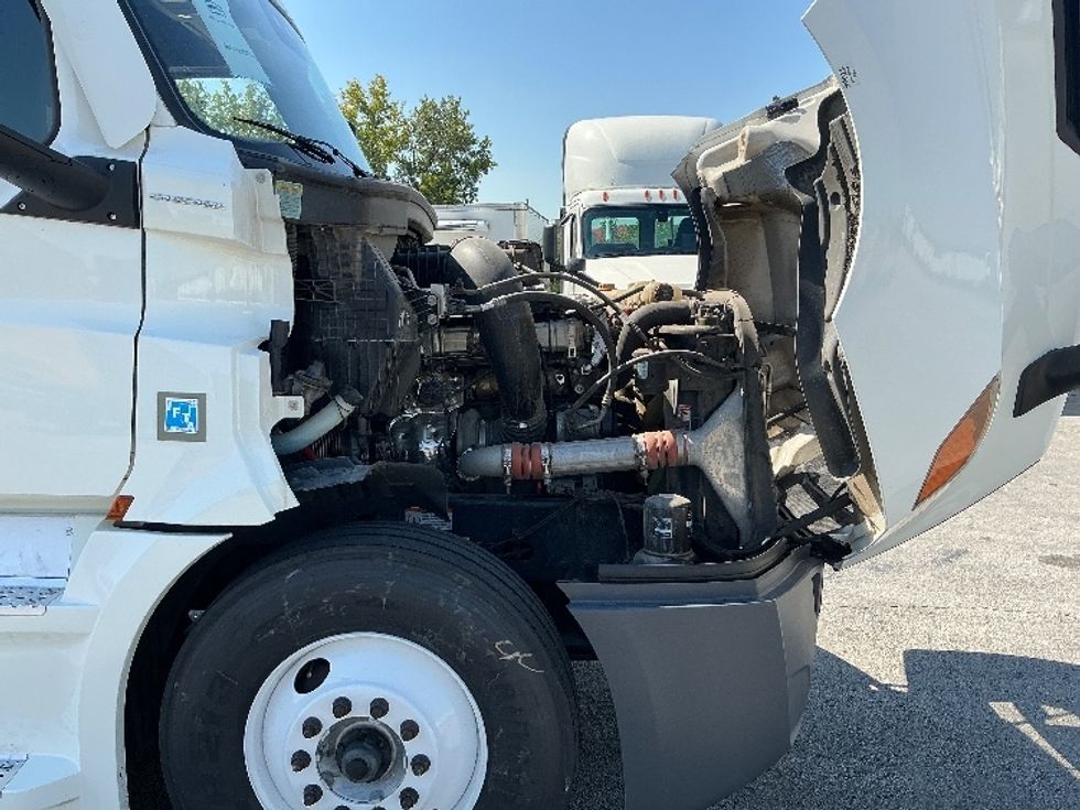 Sleeper Tractor-Heavy Duty Tractors-Freightliner-2022-T12664ST-East Chicago-IN-504,357\n\t\tmiles-$ 69,250 - Image 20