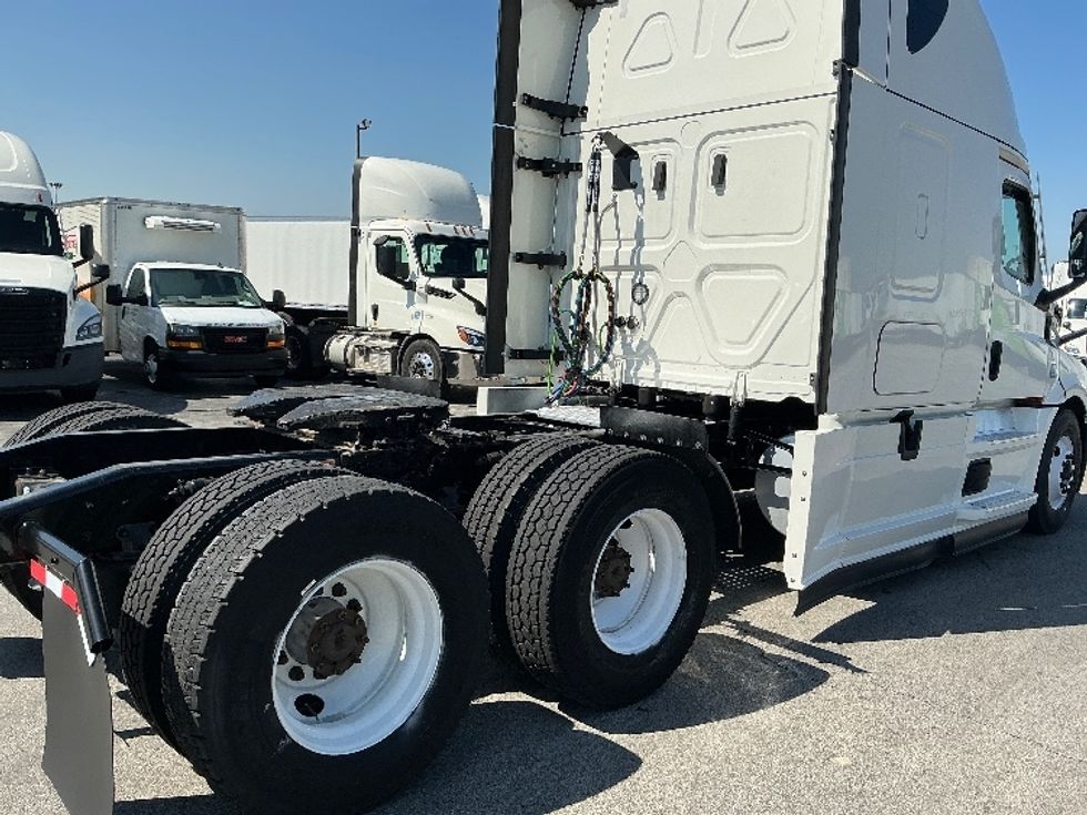 Sleeper Tractor-Heavy Duty Tractors-Freightliner-2022-T12664ST-East Chicago-IN-504,357\n\t\tmiles-$ 69,250 - Image 22