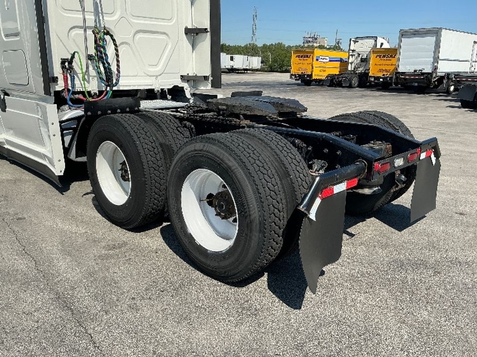 Sleeper Tractor-Heavy Duty Tractors-Freightliner-2022-T12664ST-East Chicago-IN-504,357\n\t\tmiles-$ 69,250 - Image 23