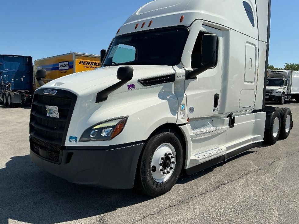 Sleeper Tractor-Heavy Duty Tractors-Freightliner-2022-T12664ST-East Chicago-IN-504,357\n\t\tmiles-$ 69,250 - Image 24