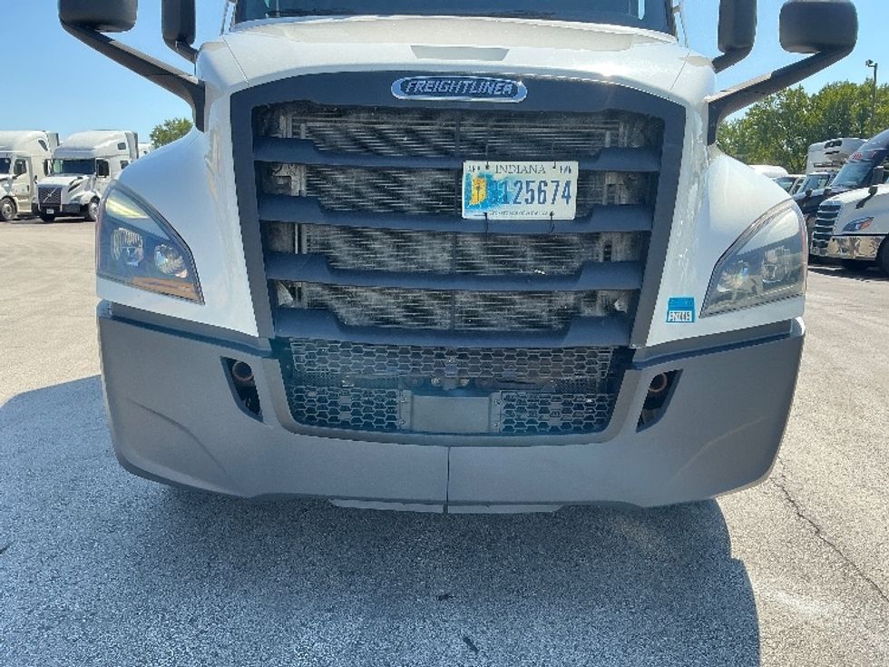 Sleeper Tractor-Heavy Duty Tractors-Freightliner-2022-T12664ST-East Chicago-IN-504,357\n\t\tmiles-$ 69,250 - Image 25