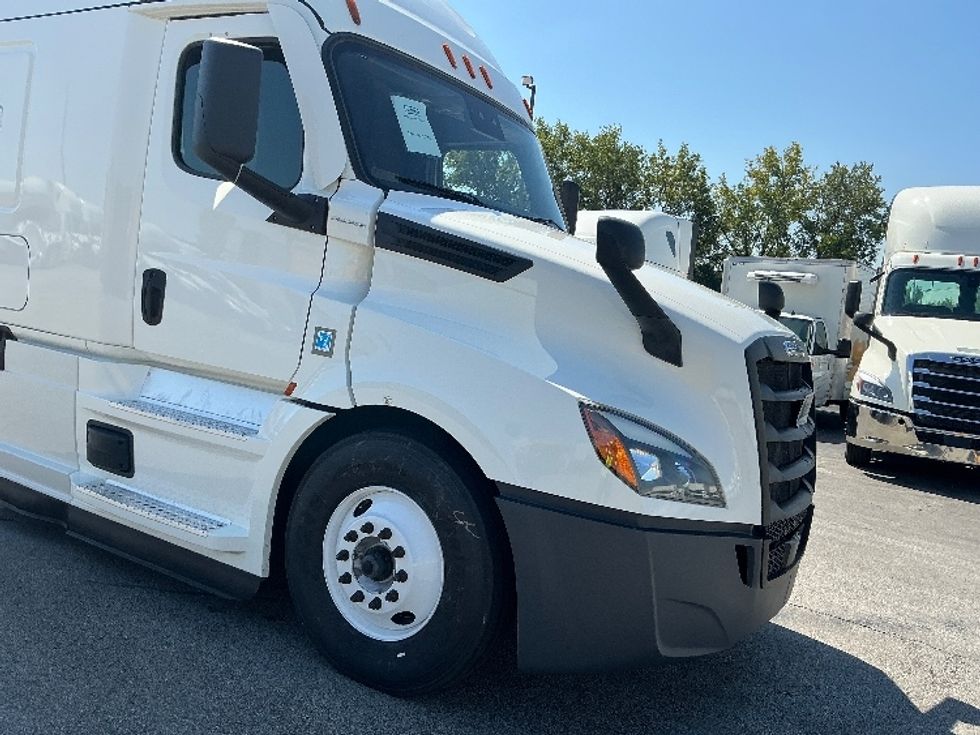 Sleeper Tractor-Heavy Duty Tractors-Freightliner-2022-T12664ST-East Chicago-IN-504,357\n\t\tmiles-$ 69,250 - Image 26