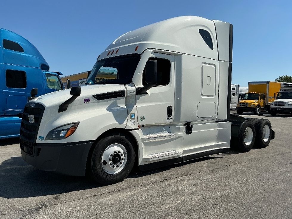 Sleeper Tractor-Heavy Duty Tractors-Freightliner-2022-T12664ST-East Chicago-IN-504,357\n\t\tmiles-$ 69,250 - Image 3