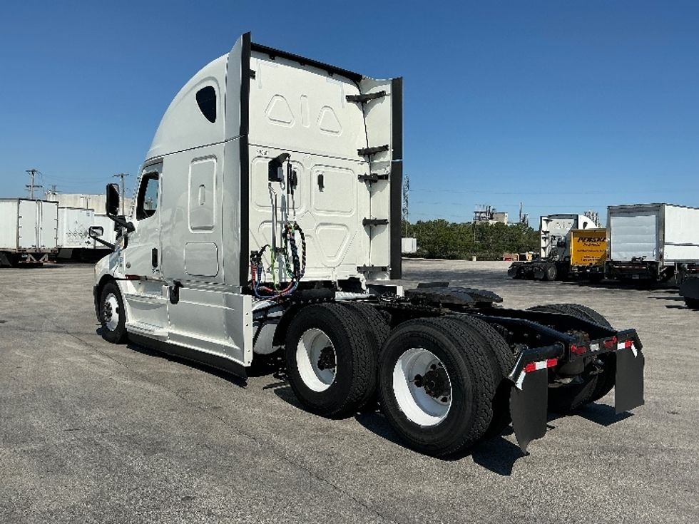 Sleeper Tractor-Heavy Duty Tractors-Freightliner-2022-T12664ST-East Chicago-IN-504,357\n\t\tmiles-$ 69,250 - Image 5