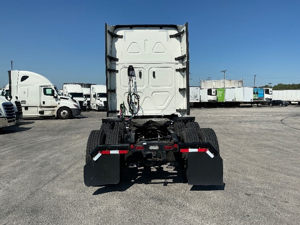 Sleeper Tractor-Heavy Duty Tractors-Freightliner-2022-T12664ST-East Chicago-IN-504,357\n\t\tmiles-$ 69,250 - Image 6