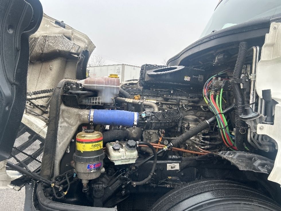 Sleeper Tractor-Heavy Duty Tractors-Freightliner-2022-T12664ST-East Chicago-IN-513,447\n\t\tmiles-$ 63,500 - Image 21