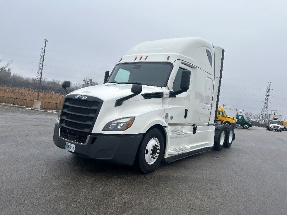 Sleeper Tractor-Heavy Duty Tractors-Freightliner-2022-T12664ST-East Chicago-IN-513,447\n\t\tmiles-$ 63,500 - Image 3