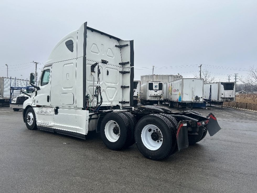 Sleeper Tractor-Heavy Duty Tractors-Freightliner-2022-T12664ST-East Chicago-IN-513,447\n\t\tmiles-$ 63,500 - Image 5