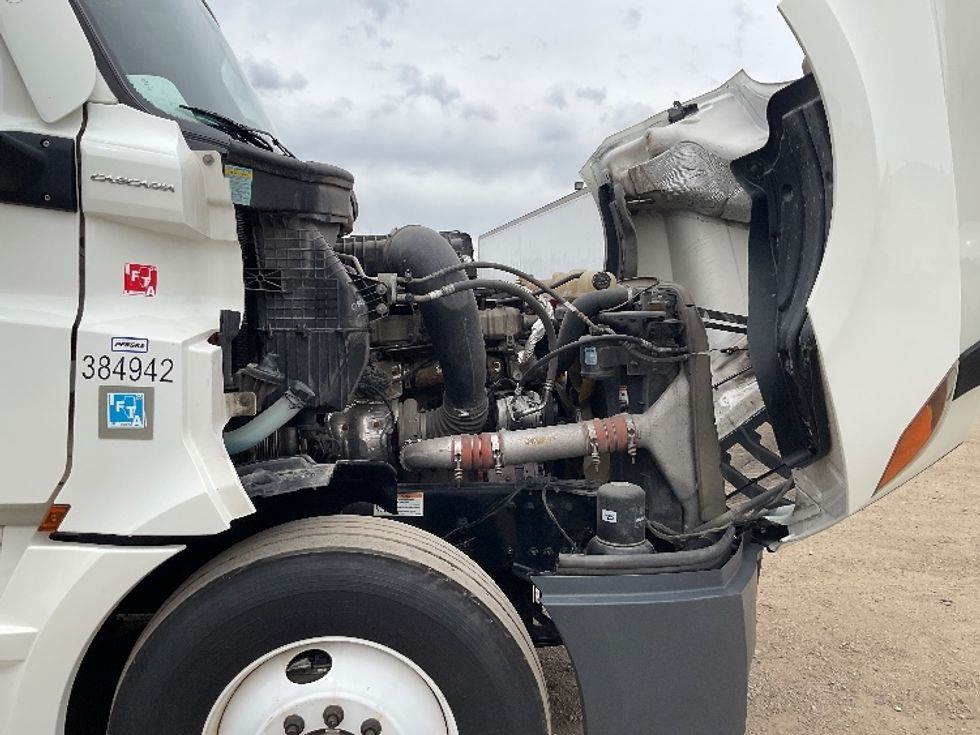 Sleeper Tractor-Heavy Duty Tractors-Freightliner-2022-T12664ST-East Chicago-IN-518,514\n\t\tmiles-$ 66,000 - Image 20