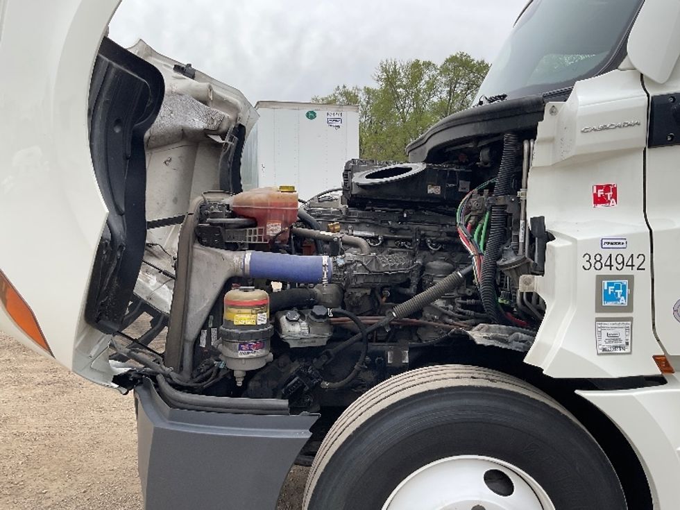Sleeper Tractor-Heavy Duty Tractors-Freightliner-2022-T12664ST-East Chicago-IN-518,514\n\t\tmiles-$ 66,000 - Image 21