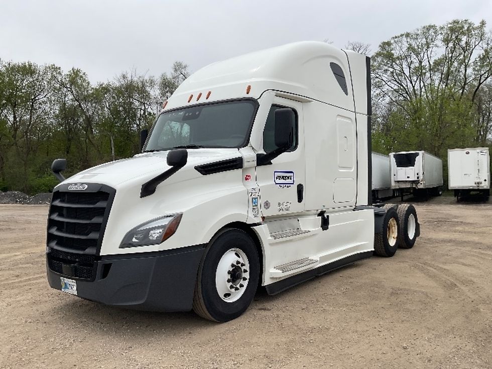 Sleeper Tractor-Heavy Duty Tractors-Freightliner-2022-T12664ST-East Chicago-IN-518,514\n\t\tmiles-$ 66,000 - Image 3