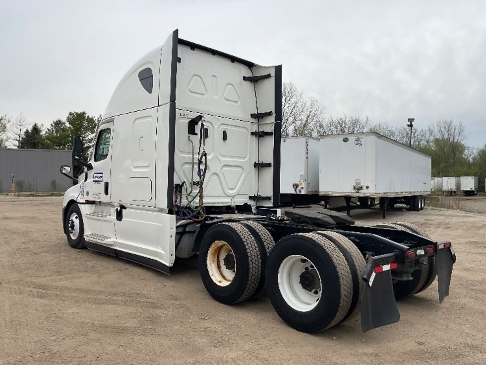 Sleeper Tractor-Heavy Duty Tractors-Freightliner-2022-T12664ST-East Chicago-IN-518,514\n\t\tmiles-$ 66,000 - Image 5