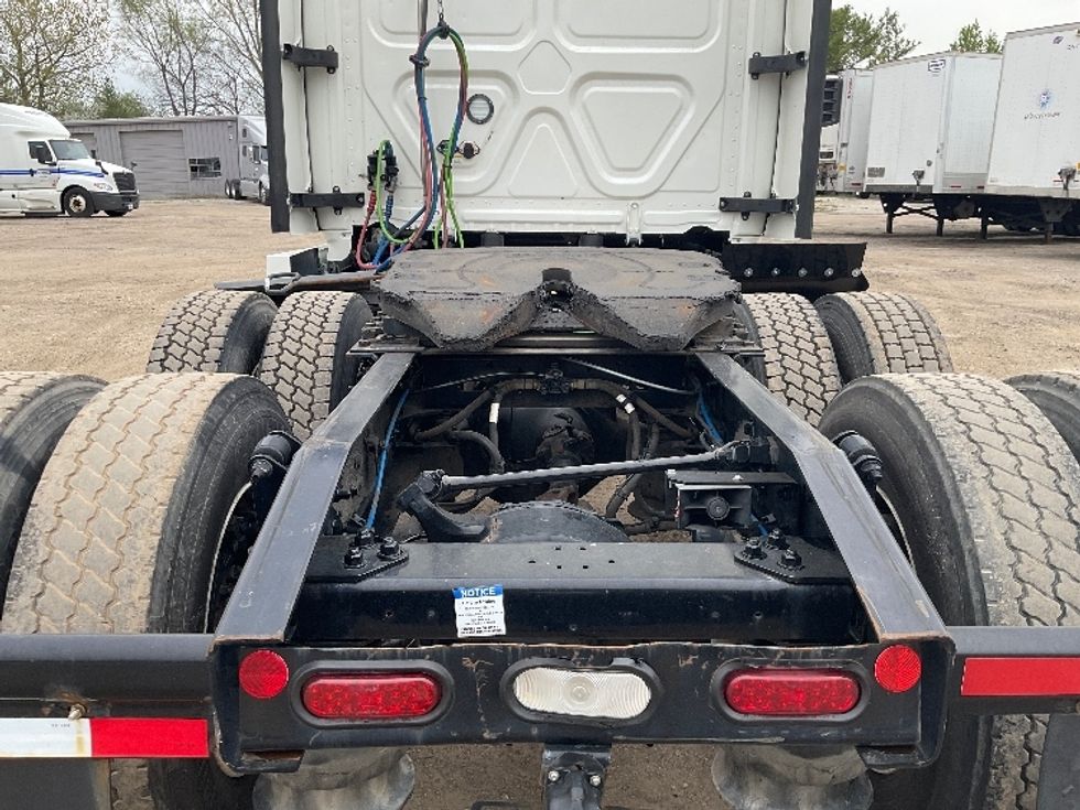 Sleeper Tractor-Heavy Duty Tractors-Freightliner-2022-T12664ST-East Chicago-IN-518,514\n\t\tmiles-$ 66,000 - Image 6