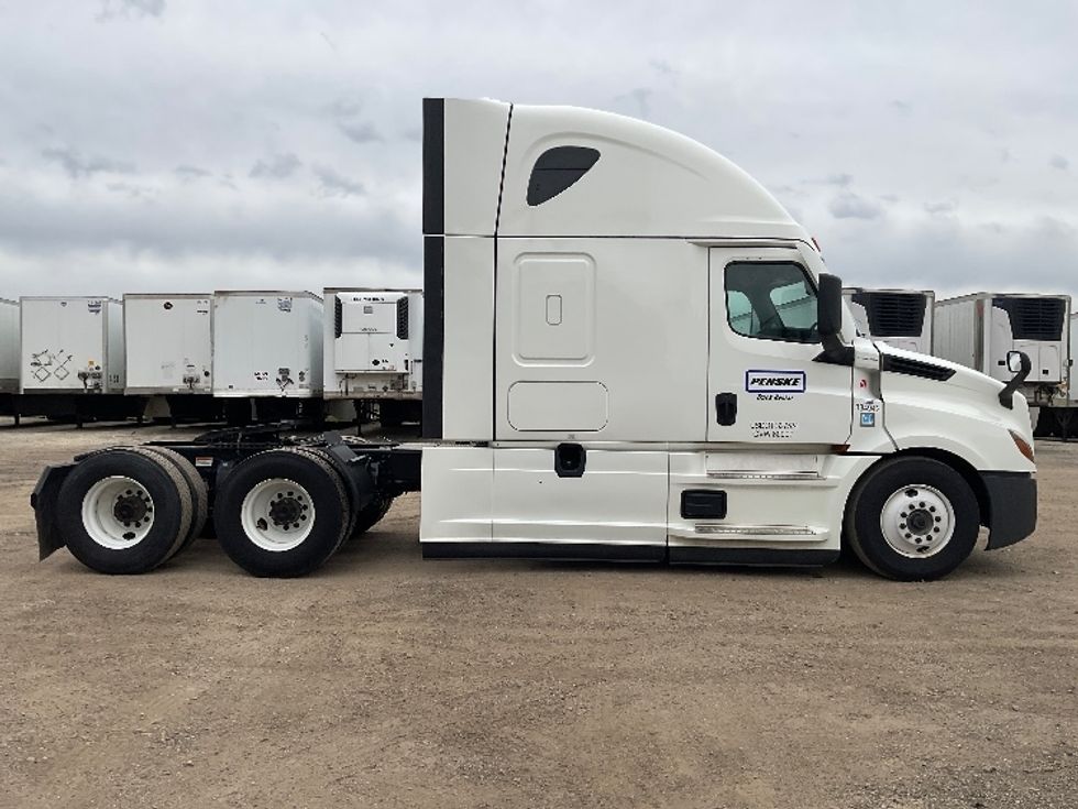 Sleeper Tractor-Heavy Duty Tractors-Freightliner-2022-T12664ST-East Chicago-IN-518,514\n\t\tmiles-$ 66,000 - Image 8