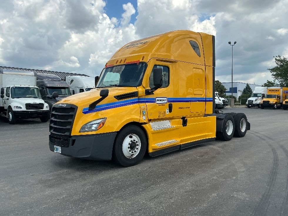 Sleeper Tractor-Heavy Duty Tractors-Freightliner-2022-T12664ST-East Chicago-IN-524,013\n\t\tmiles-$ 62,250 - Image 3