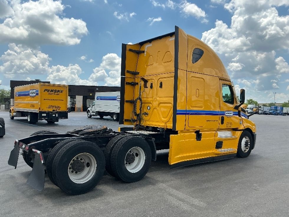 Sleeper Tractor-Heavy Duty Tractors-Freightliner-2022-T12664ST-East Chicago-IN-524,013\n\t\tmiles-$ 62,250 - Image 7