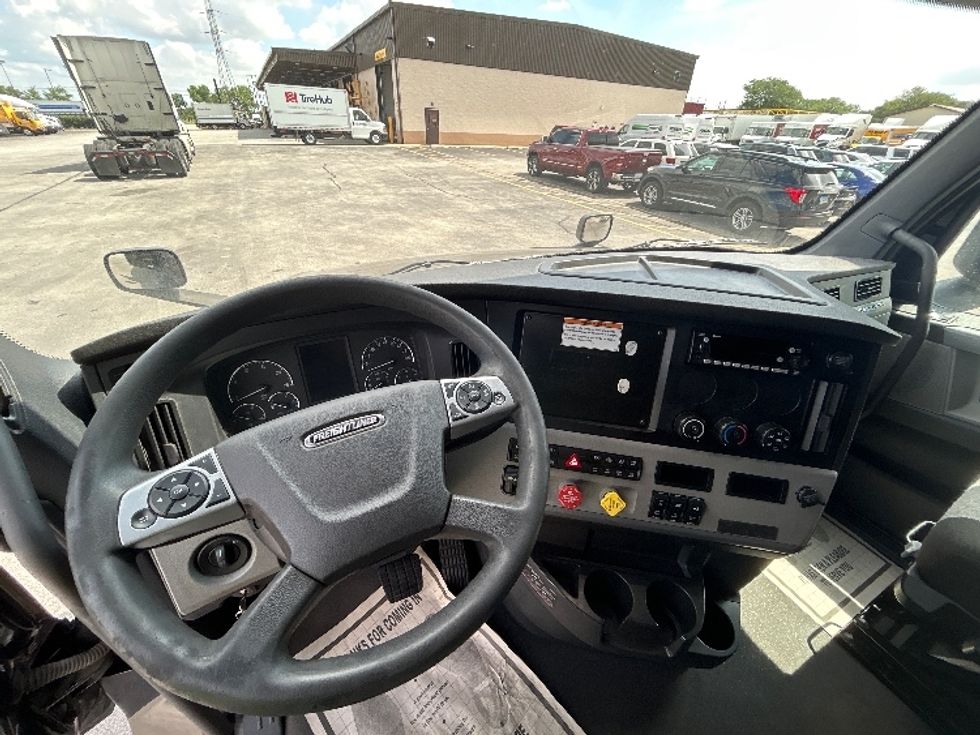 Sleeper Tractor-Heavy Duty Tractors-Freightliner-2022-T12664ST-East Chicago-IN-524,453\n\t\tmiles-$ 66,750 - Image 11