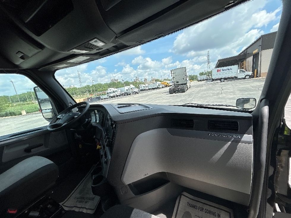 Sleeper Tractor-Heavy Duty Tractors-Freightliner-2022-T12664ST-East Chicago-IN-524,453\n\t\tmiles-$ 66,750 - Image 14