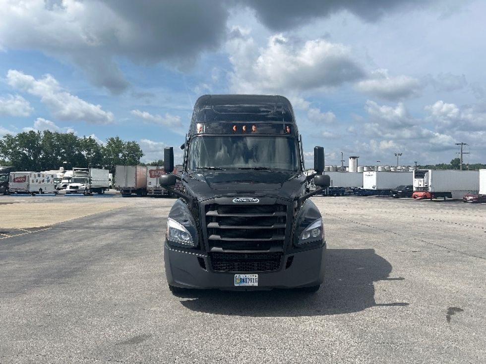 Sleeper Tractor-Heavy Duty Tractors-Freightliner-2022-T12664ST-East Chicago-IN-524,453\n\t\tmiles-$ 66,750 - Image 2