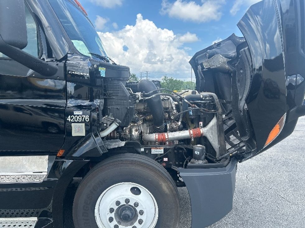 Sleeper Tractor-Heavy Duty Tractors-Freightliner-2022-T12664ST-East Chicago-IN-524,453\n\t\tmiles-$ 66,750 - Image 20