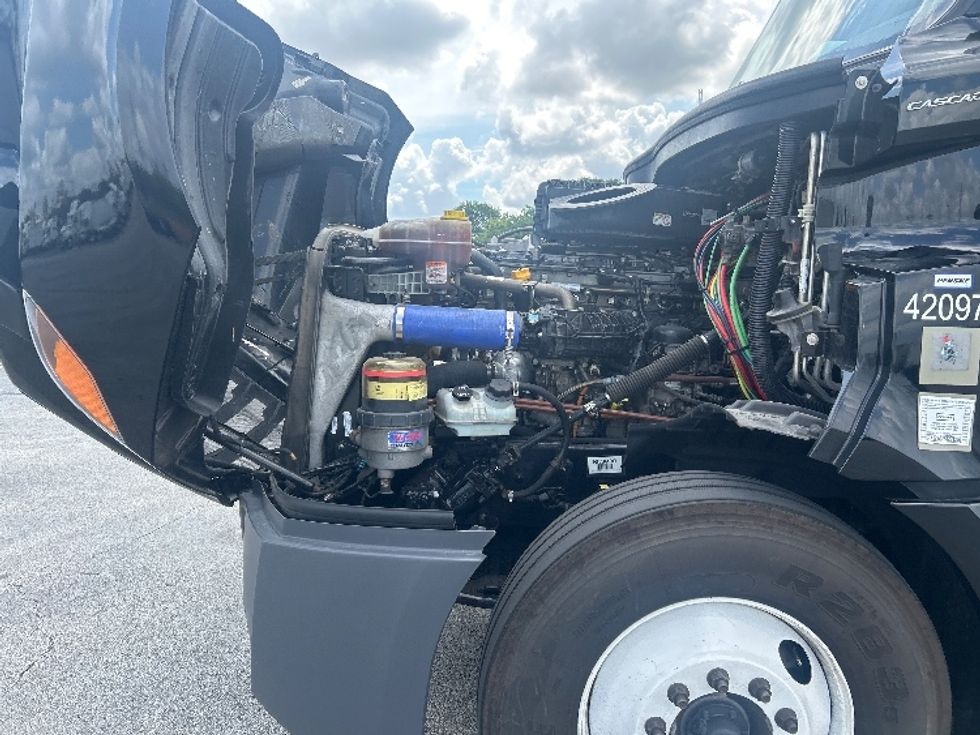 Sleeper Tractor-Heavy Duty Tractors-Freightliner-2022-T12664ST-East Chicago-IN-524,453\n\t\tmiles-$ 66,750 - Image 21