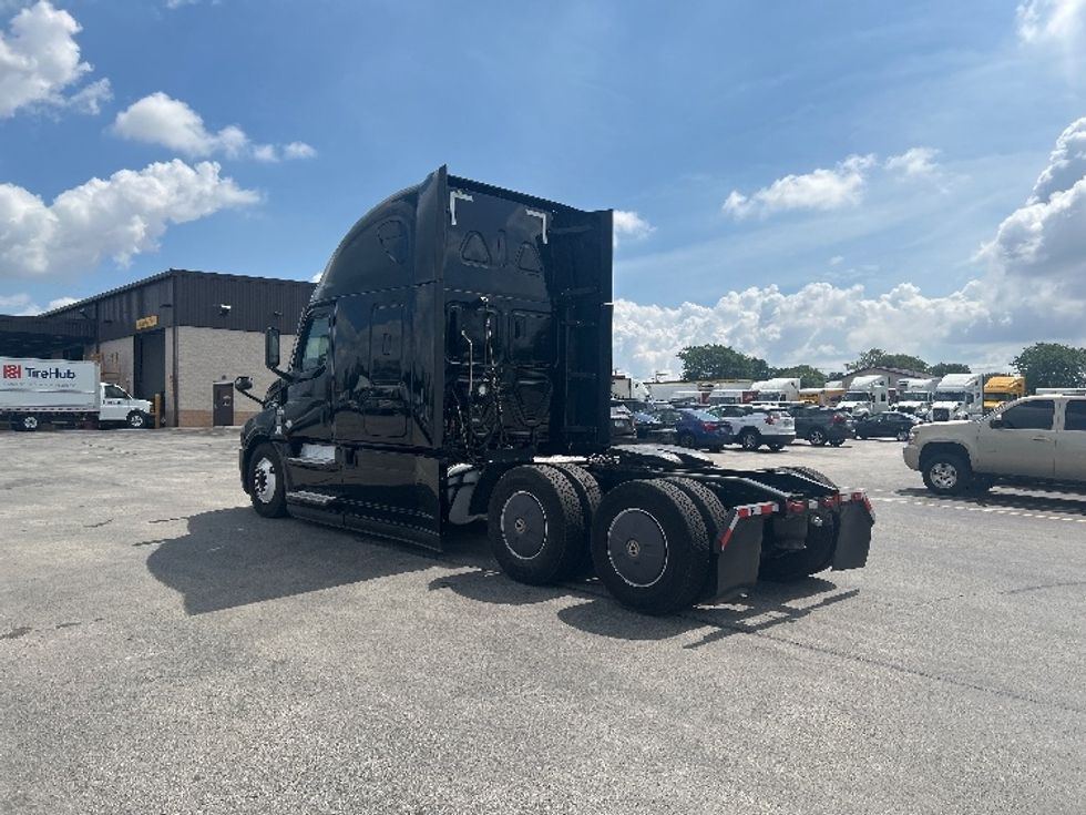 Sleeper Tractor-Heavy Duty Tractors-Freightliner-2022-T12664ST-East Chicago-IN-524,453\n\t\tmiles-$ 66,750 - Image 5