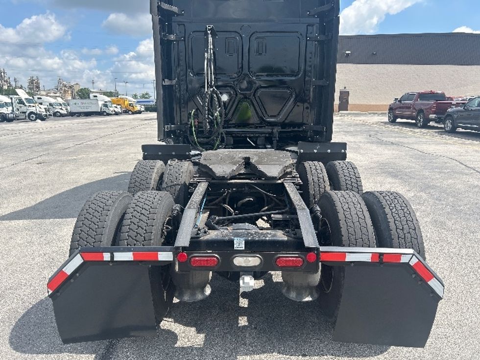 Sleeper Tractor-Heavy Duty Tractors-Freightliner-2022-T12664ST-East Chicago-IN-524,453\n\t\tmiles-$ 66,750 - Image 6