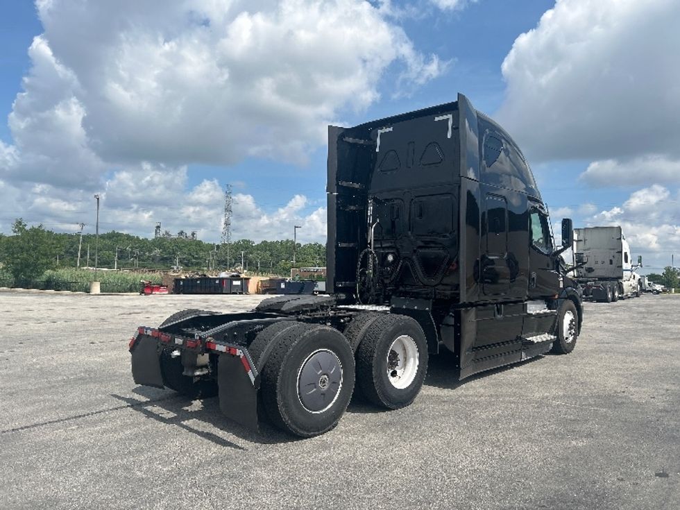 Sleeper Tractor-Heavy Duty Tractors-Freightliner-2022-T12664ST-East Chicago-IN-524,453\n\t\tmiles-$ 66,750 - Image 7