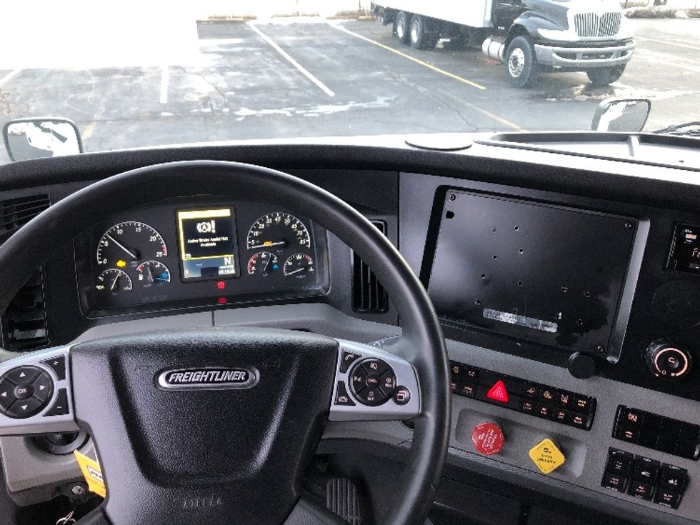 Sleeper Tractor-Heavy Duty Tractors-Freightliner-2022-T12664ST-East Chicago-IN-524,753\n\t\tmiles-$ 62,500 - Image 10