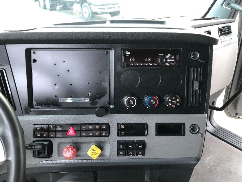 Sleeper Tractor-Heavy Duty Tractors-Freightliner-2022-T12664ST-East Chicago-IN-524,753\n\t\tmiles-$ 62,500 - Image 11