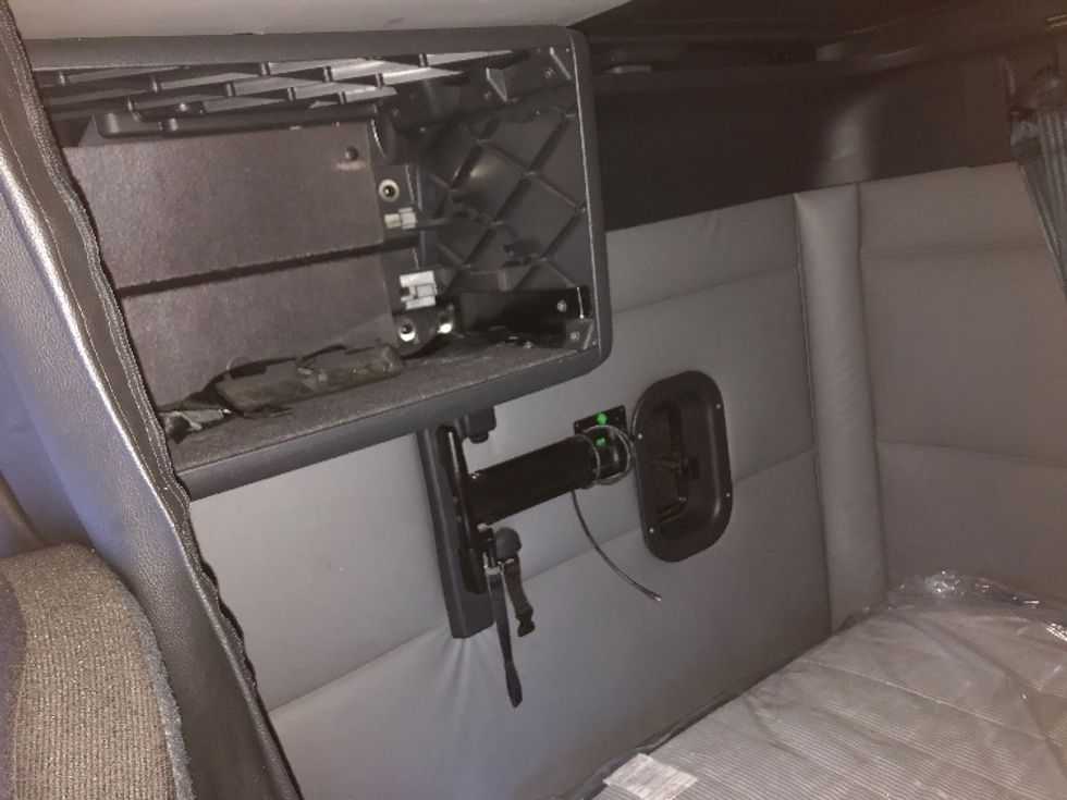 Sleeper Tractor-Heavy Duty Tractors-Freightliner-2022-T12664ST-East Chicago-IN-524,753\n\t\tmiles-$ 62,500 - Image 18