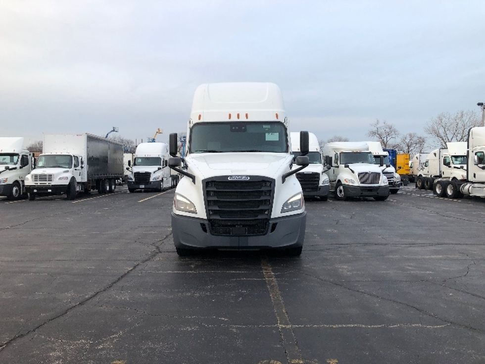 Sleeper Tractor-Heavy Duty Tractors-Freightliner-2022-T12664ST-East Chicago-IN-524,753\n\t\tmiles-$ 62,500 - Image 2