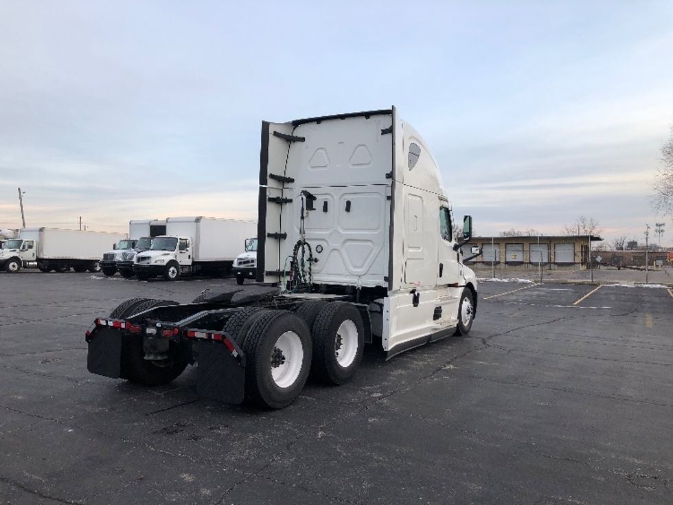 Sleeper Tractor-Heavy Duty Tractors-Freightliner-2022-T12664ST-East Chicago-IN-524,753\n\t\tmiles-$ 62,500 - Image 4
