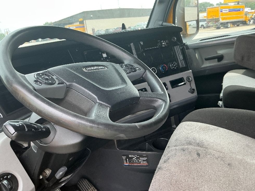 Sleeper Tractor-Heavy Duty Tractors-Freightliner-2022-T12664ST-East Chicago-IN-525,692\n\t\tmiles-$ 65,750 - Image 10