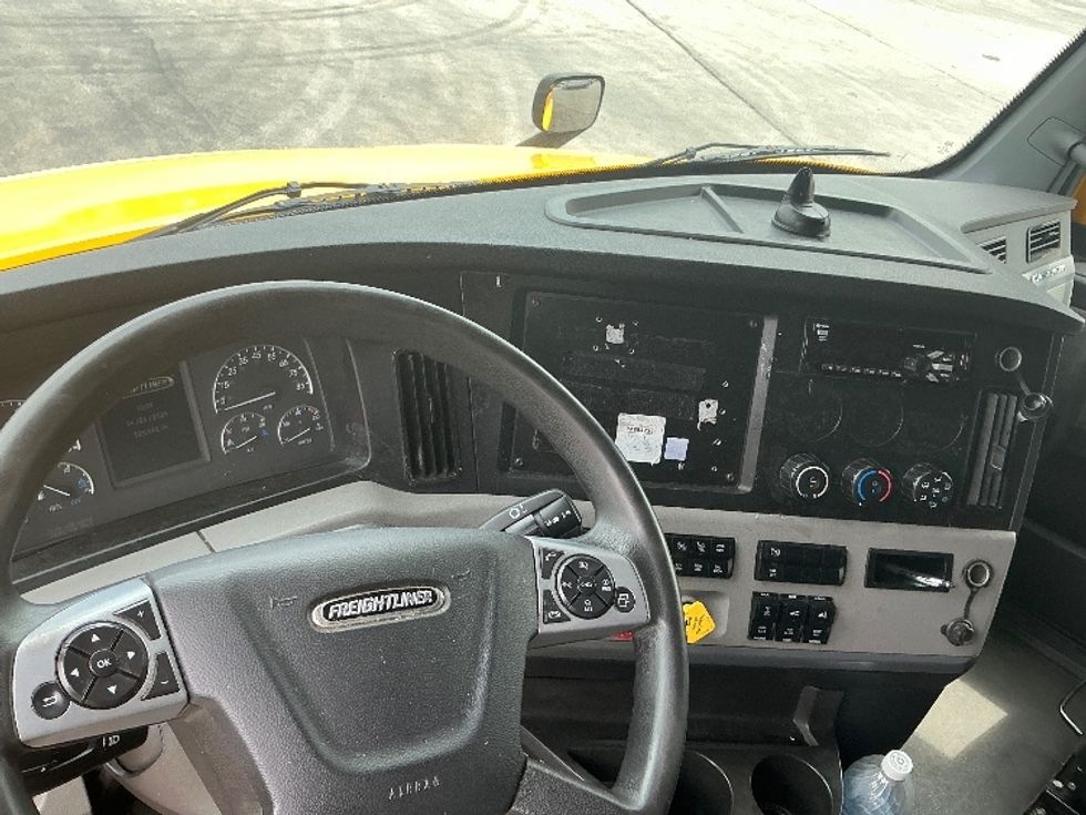 Sleeper Tractor-Heavy Duty Tractors-Freightliner-2022-T12664ST-East Chicago-IN-525,692\n\t\tmiles-$ 65,750 - Image 11