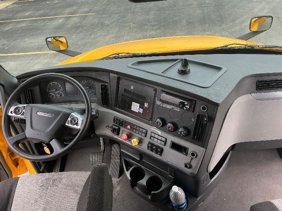 Sleeper Tractor-Heavy Duty Tractors-Freightliner-2022-T12664ST-East Chicago-IN-525,692\n\t\tmiles-$ 65,750 - Image 12