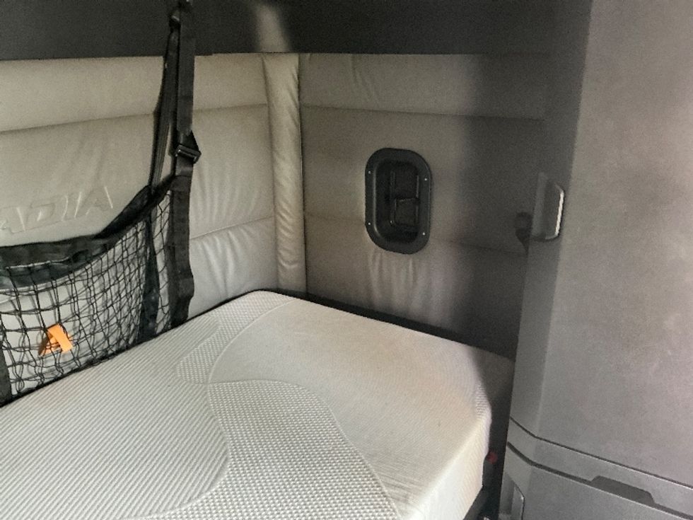 Sleeper Tractor-Heavy Duty Tractors-Freightliner-2022-T12664ST-East Chicago-IN-525,692\n\t\tmiles-$ 65,750 - Image 18