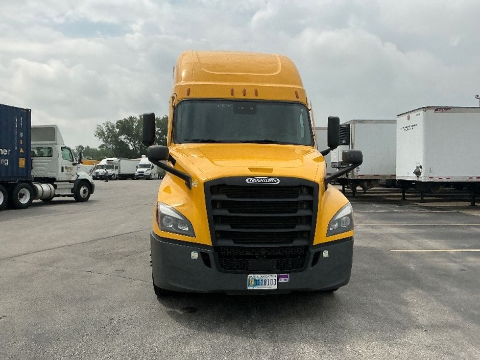 Sleeper Tractor-Heavy Duty Tractors-Freightliner-2022-T12664ST-East Chicago-IN-525,692\n\t\tmiles-$ 65,750 - Image 2