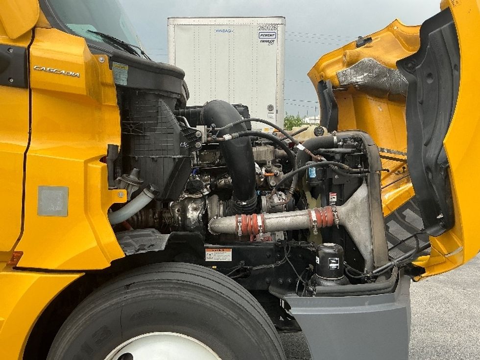 Sleeper Tractor-Heavy Duty Tractors-Freightliner-2022-T12664ST-East Chicago-IN-525,692\n\t\tmiles-$ 65,750 - Image 20