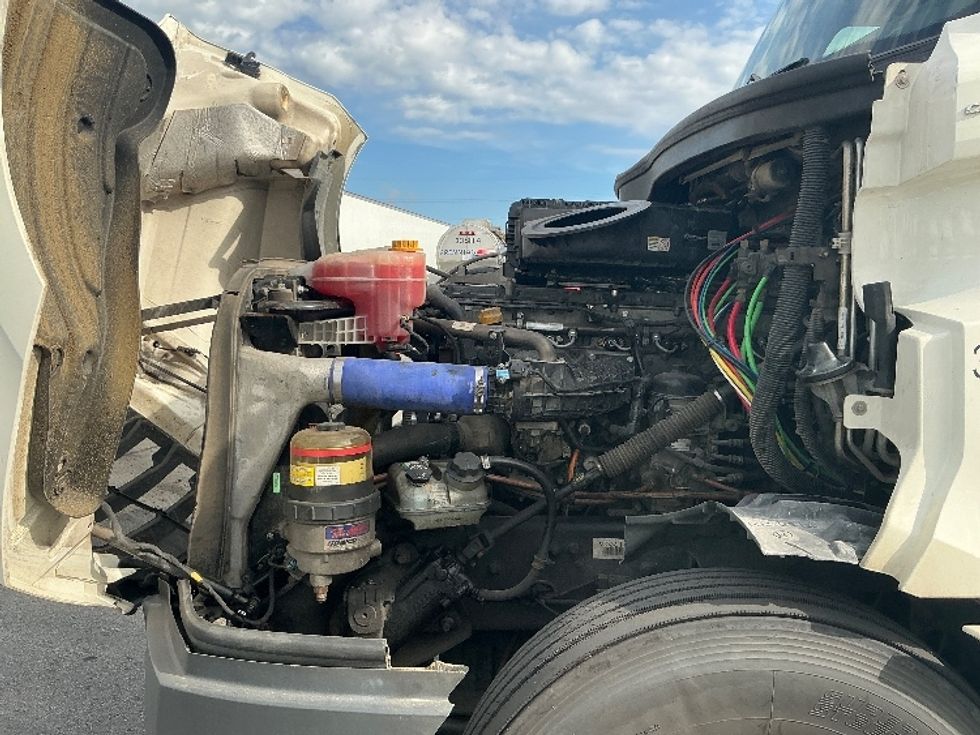 Sleeper Tractor-Heavy Duty Tractors-Freightliner-2022-T12664ST-East Chicago-IN-530,485\n\t\tmiles-$ 65,750 - Image 21