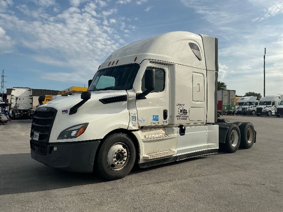 Sleeper Tractor-Heavy Duty Tractors-Freightliner-2022-T12664ST-East Chicago-IN-530,485\n\t\tmiles-$ 65,750 - Image 3