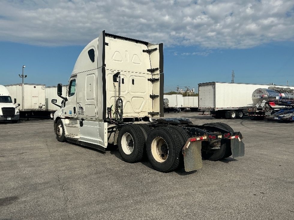 Sleeper Tractor-Heavy Duty Tractors-Freightliner-2022-T12664ST-East Chicago-IN-530,485\n\t\tmiles-$ 65,750 - Image 5