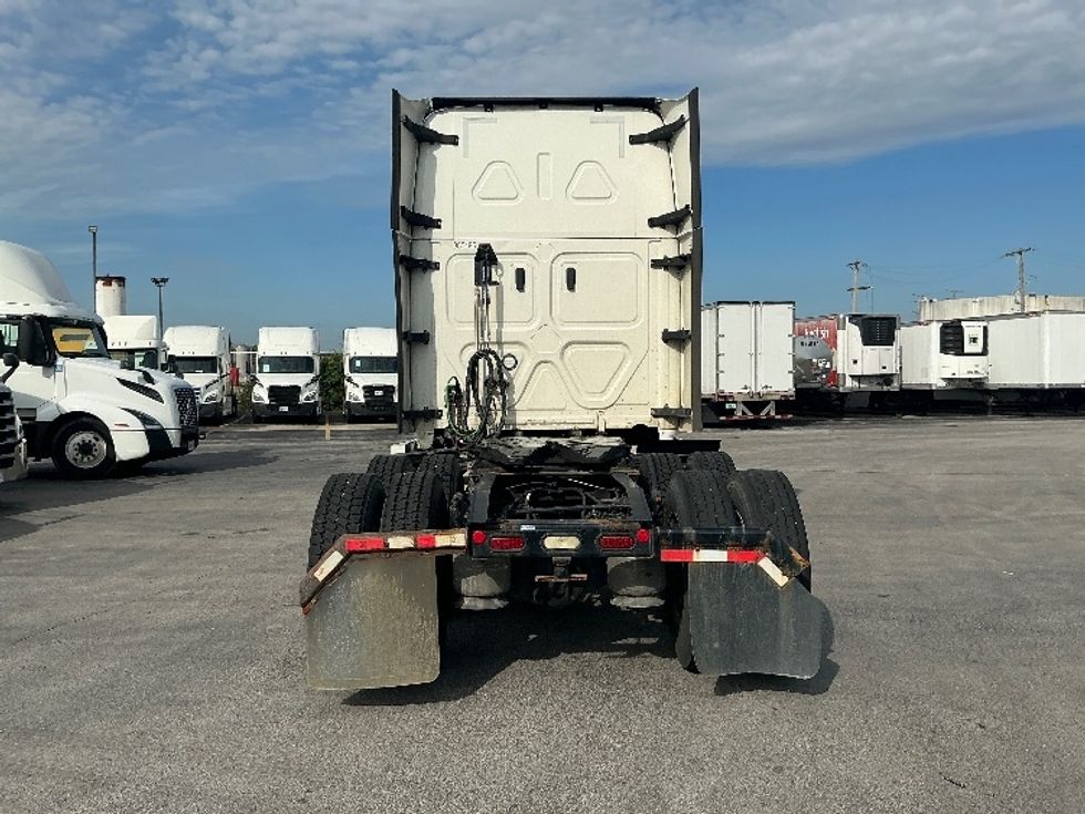 Sleeper Tractor-Heavy Duty Tractors-Freightliner-2022-T12664ST-East Chicago-IN-530,485\n\t\tmiles-$ 65,750 - Image 6