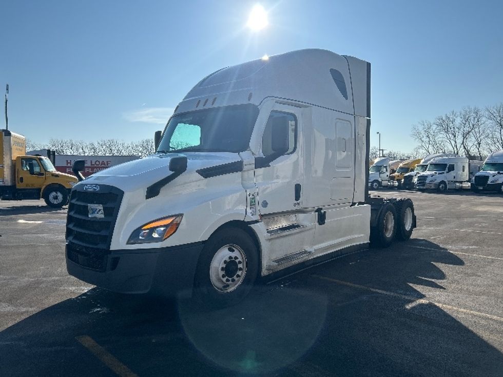 Sleeper Tractor-Heavy Duty Tractors-Freightliner-2022-T12664ST-East Chicago-IN-531,642\n\t\tmiles-$ 61,750 - Image 3