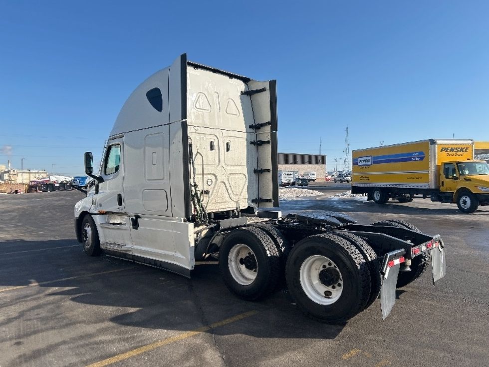 Sleeper Tractor-Heavy Duty Tractors-Freightliner-2022-T12664ST-East Chicago-IN-531,642\n\t\tmiles-$ 61,750 - Image 5