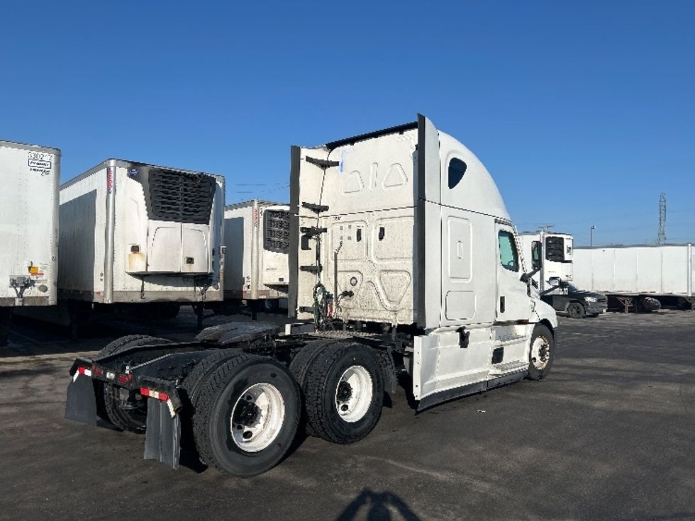 Sleeper Tractor-Heavy Duty Tractors-Freightliner-2022-T12664ST-East Chicago-IN-531,642\n\t\tmiles-$ 61,750 - Image 7