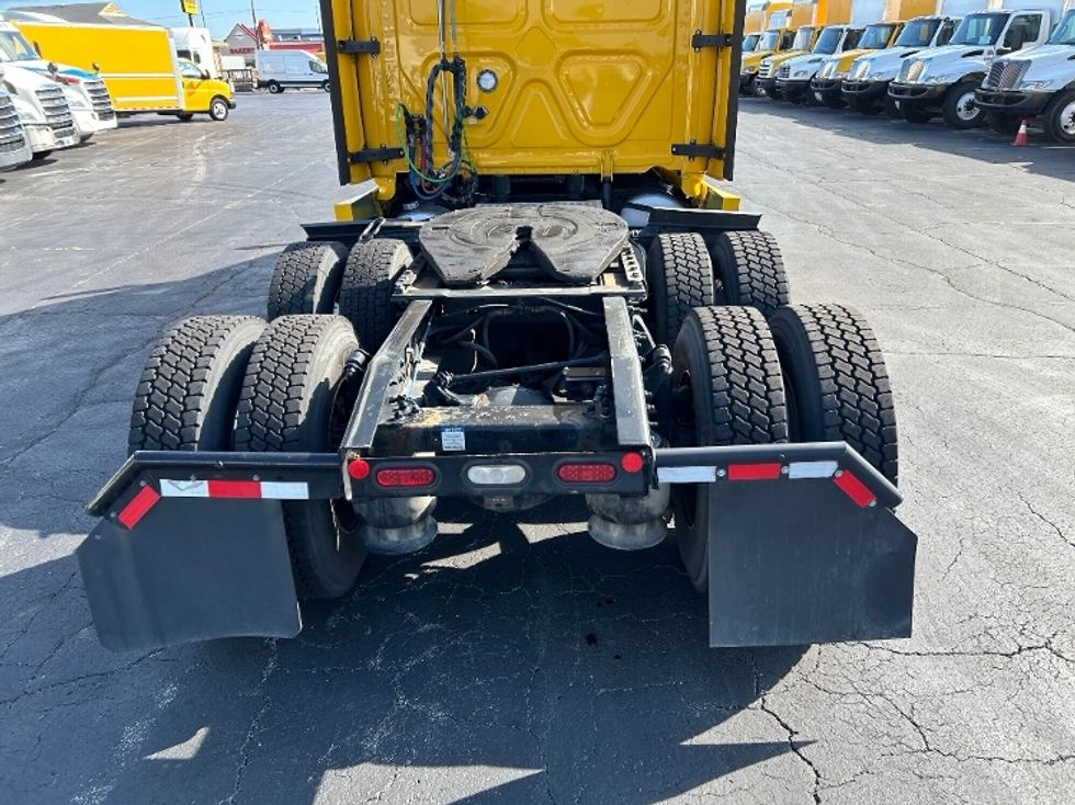 Sleeper Tractor-Heavy Duty Tractors-Freightliner-2022-T12664ST-East Chicago-IN-533,615\n\t\tmiles-$ 60,500 - Image 6